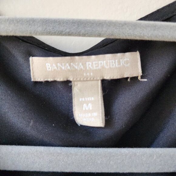 Banana Republic Women's Black Tank Top | Split Neck, Pleated, Medium, Like New - Picture 5 of 6